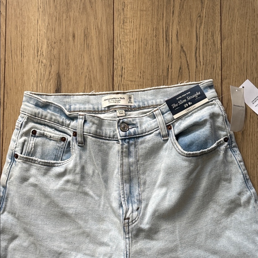 NWT Abercrombie & Fitch Curve Love Ultra High Rise 90s Straight Jean Size 29 8 S